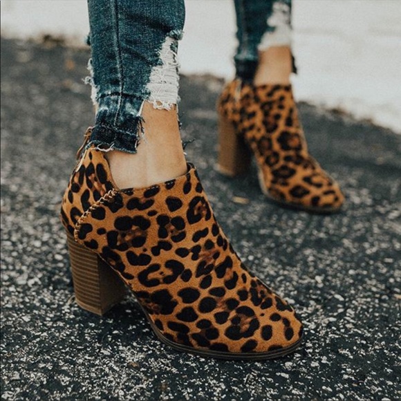 LEOPARD SIDE CUT BOOTIE - Picture 3 of 4